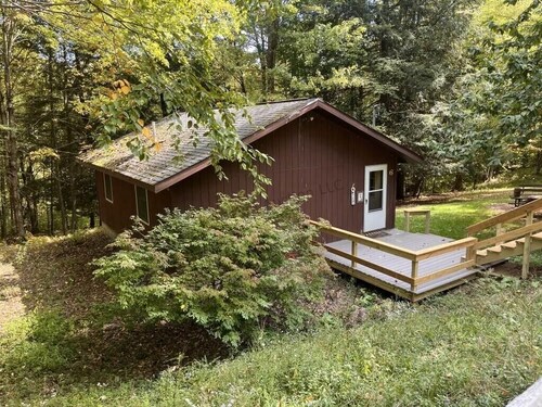 Cozy 2-Bedroom Pet-Friendly Cabin – Fully Stocked & Ready for Your Getaway