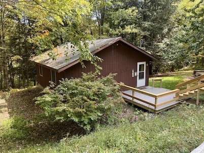 Cozy 2-Bedroom Pet-Friendly Cabin – Fully Stocked & Ready for Your Getaway