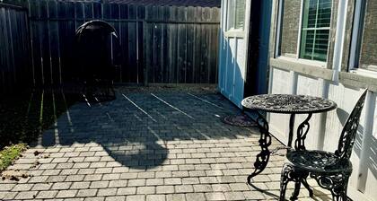 Private Salinas Casita Queen Bed, Walk to Downtown Salinas & 15 Mins to Monterey