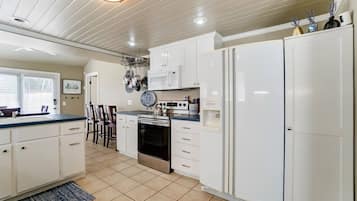 冰箱、微波炉、烤箱、炉灶