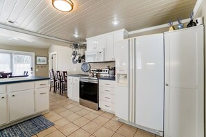 冰箱、微波炉、烤箱、炉灶