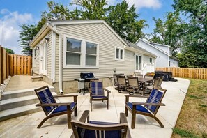 Outdoor dining - Stylish NoDa Gem | Hot Tub, Games & Walk to Dining (Charlotte)