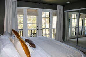 3 bedrooms, iron/ironing board, travel crib, WiFi - Lake Hodges View | Large Deck, Minutes to Legoland (Escondido)