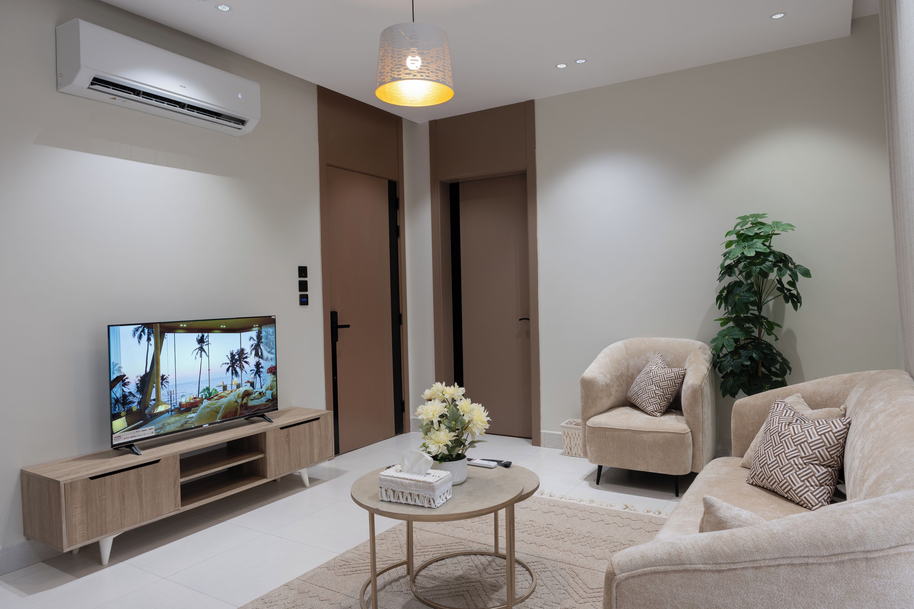 Suite 202 | Living area