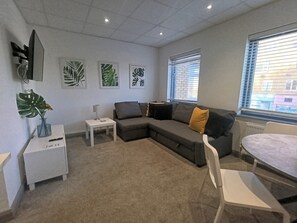 TV - Open Mind Property – 2BR Flat | Commercial Road (Portsmouth)