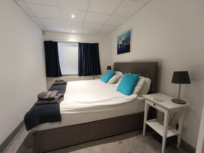 2 bedrooms, iron/ironing board, free WiFi, bed sheets - Open Mind Property – 2BR Flat | Commercial Road (Portsmouth)
