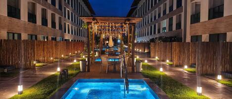 Kolam renang outdoor