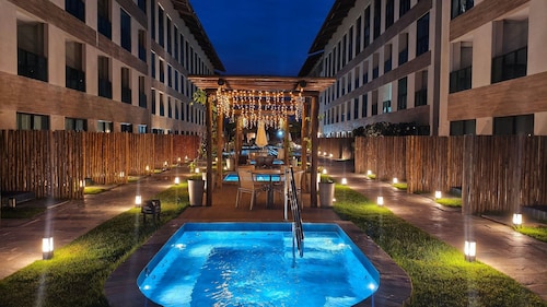 Max Carneiros Suites by CTA