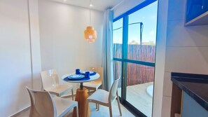 Studio | Dining - Max Carneiros Suites by CTA (Tamandaré)