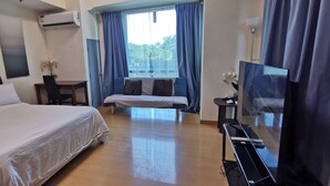 Iron/ironing board, Internet - AVANT AT THE FORT STUDIO (Taguig)