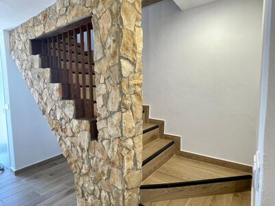 Peaceful Mountain Getaway - 2 Bedroom Private Home