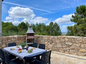 Outdoor dining - Peaceful Mountain Getaway - 2 Bedroom Private Home (Ladeira)