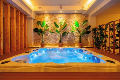 Romantic Suite with Sauna & Jacuzzi near Eindhoven City Centre