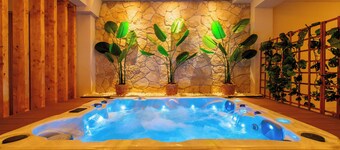 Romantic Suite with Sauna & Jacuzzi near Eindhoven City Centre