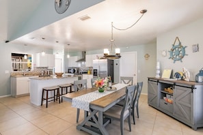 Dining - Fantastic 3-bedroom house with private heated pool (Nokomis)