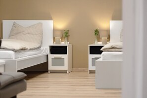 2 bedrooms, iron/ironing board, WiFi, bed sheets - Apartment 'Haus Flora Bianca' with Private Terrace and Wi-Fi (Albstadt)
