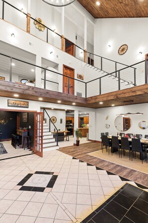 Dining - SkylarkPines-Designer Luxury-Lounge,Poker,HT/Sauna (McGaheysville)