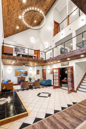 Lobby - SkylarkPines-Designer Luxury-Lounge,Poker,HT/Sauna (McGaheysville)