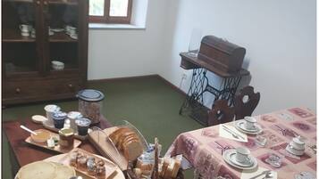 Café da manhã com buffet grátis todos os dias