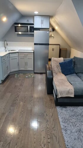 1 bdrm Top Floor Oasis