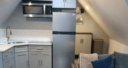 1 bdrm Top Floor Oasis