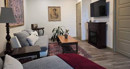 Enjoy a taste of country living in the charming town of Clarence-Creek!