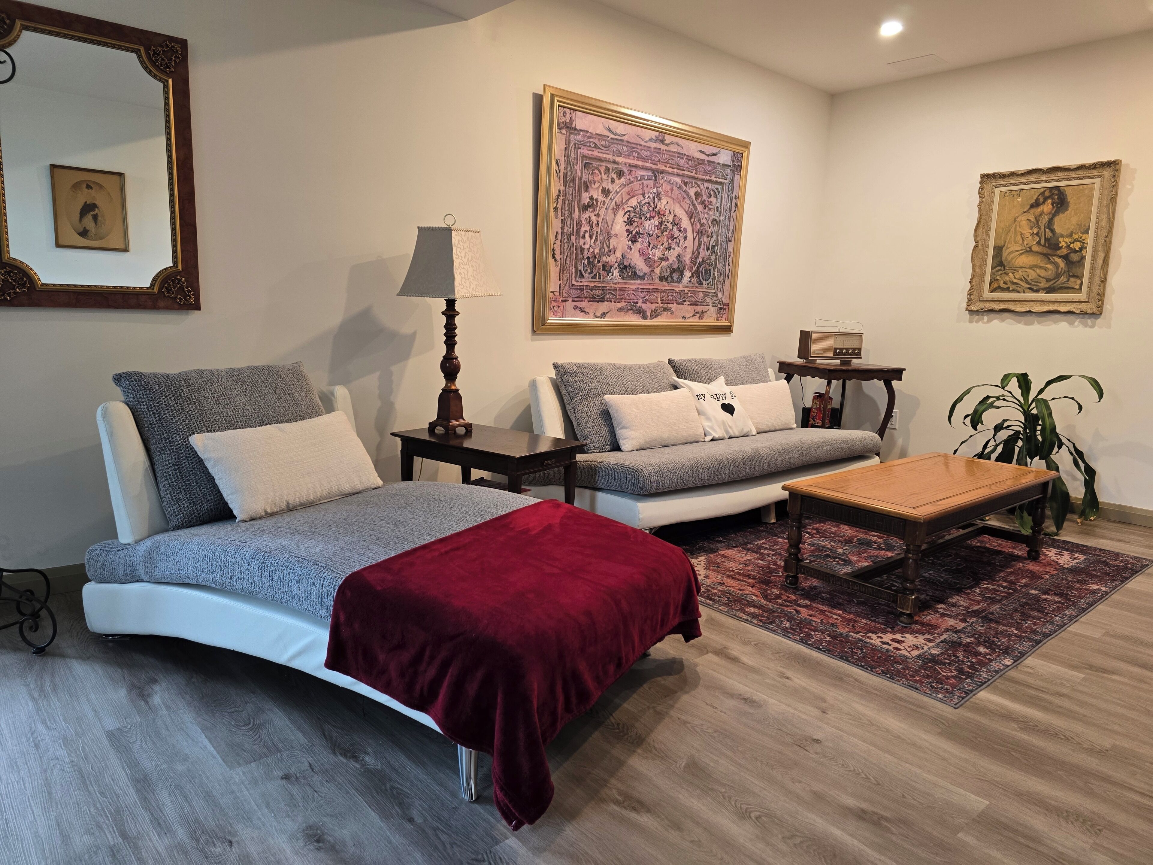 Téléviseur connecté, livres, chaîne audio