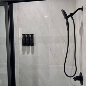 Shower, hair dryer, bidet, towels - Adv. Coast, 3/2, near Springs, Beach, Fenced (Spring Hill)