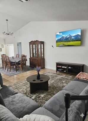 Smart TV - Adv. Coast, 3/2, near Springs, Beach, Fenced (Spring Hill)