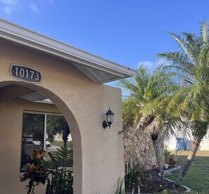 Exterior detail - Adv. Coast, 3/2, near Springs, Beach, Fenced (Spring Hill)