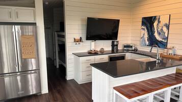 雪櫃、微波爐、焗爐、爐具