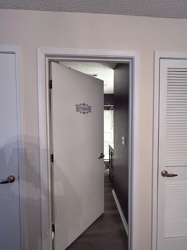 Cozy Room With Private Bathroom in Jacksonville