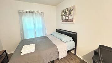 1 bedroom, internet, bed sheets