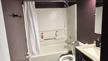 Handtücher, Seife, Toilettenpapier