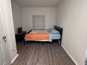 1 habitación, internet y ropa de cama