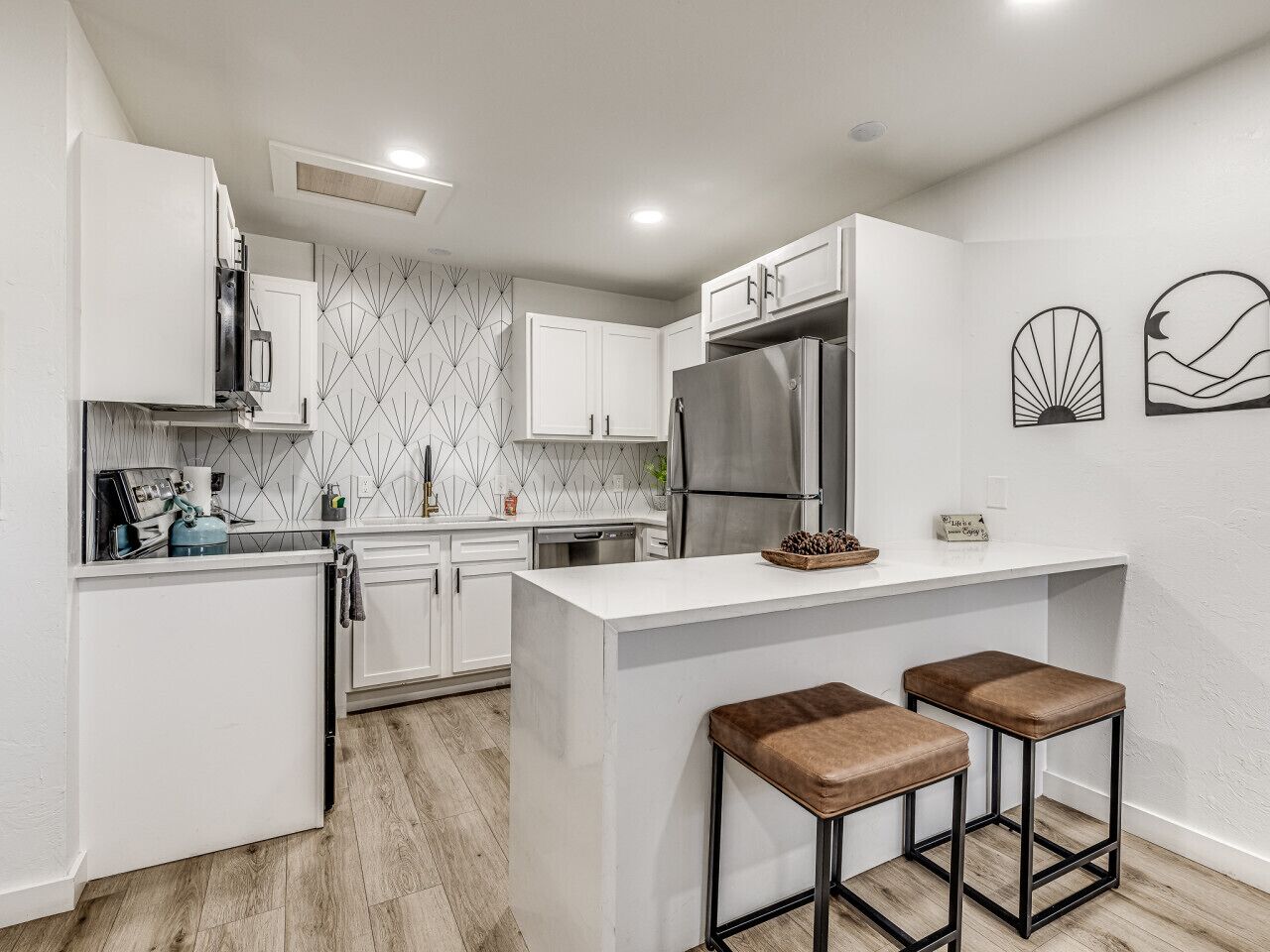 Fridge, microwave, stovetop, dishwasher