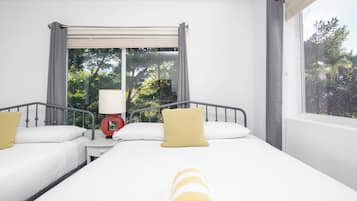 ํ๋ฆฌ๋ฏธ์ด ์ํํธ | ์ ์๊ทน์ฑ ์นจ๊ตฌ, ๊ฐ๊ฐ ๋ค๋ฅธ ์คํ์ผ์ ์ธํ
๋ฆฌ์ด, ๊ฐ๊ฐ ๋ค๋ฅด๊ฒ ๊ฐ๊ตฌ ๋น์น, ๋
ธํธ๋ถ ์์
๊ณต๊ฐ