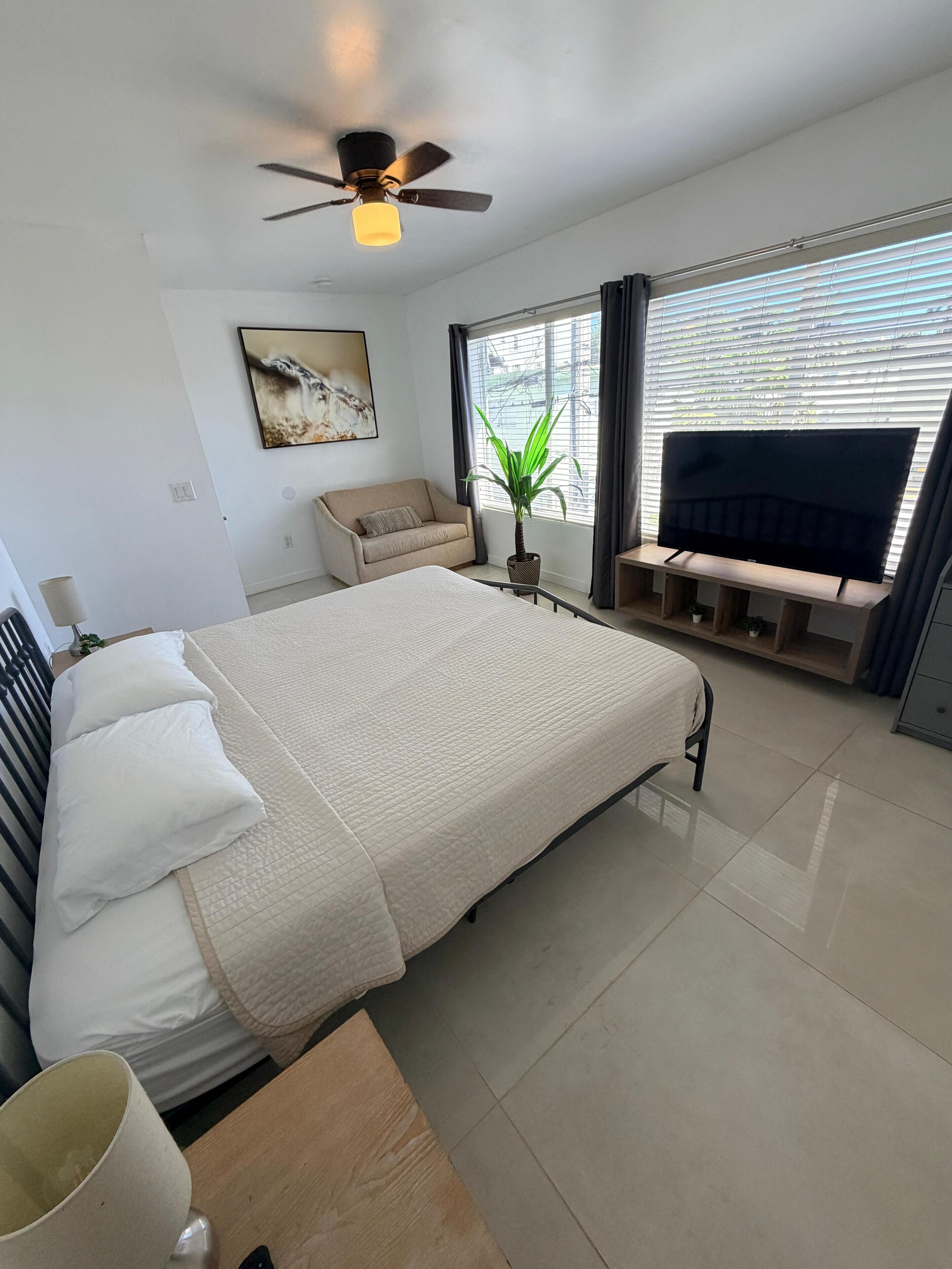 Apartemen Standar | Seprai antialergi dan didekorasi berbeda-beda