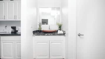 Departamento Premium | Baño | Regadera, regadera tipo lluvia, secadora de cabello, toallas