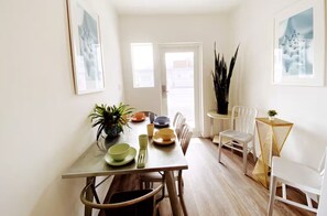 คอมฟอร์ทอพาร์ทเมนท์ | ร้านอาหาร