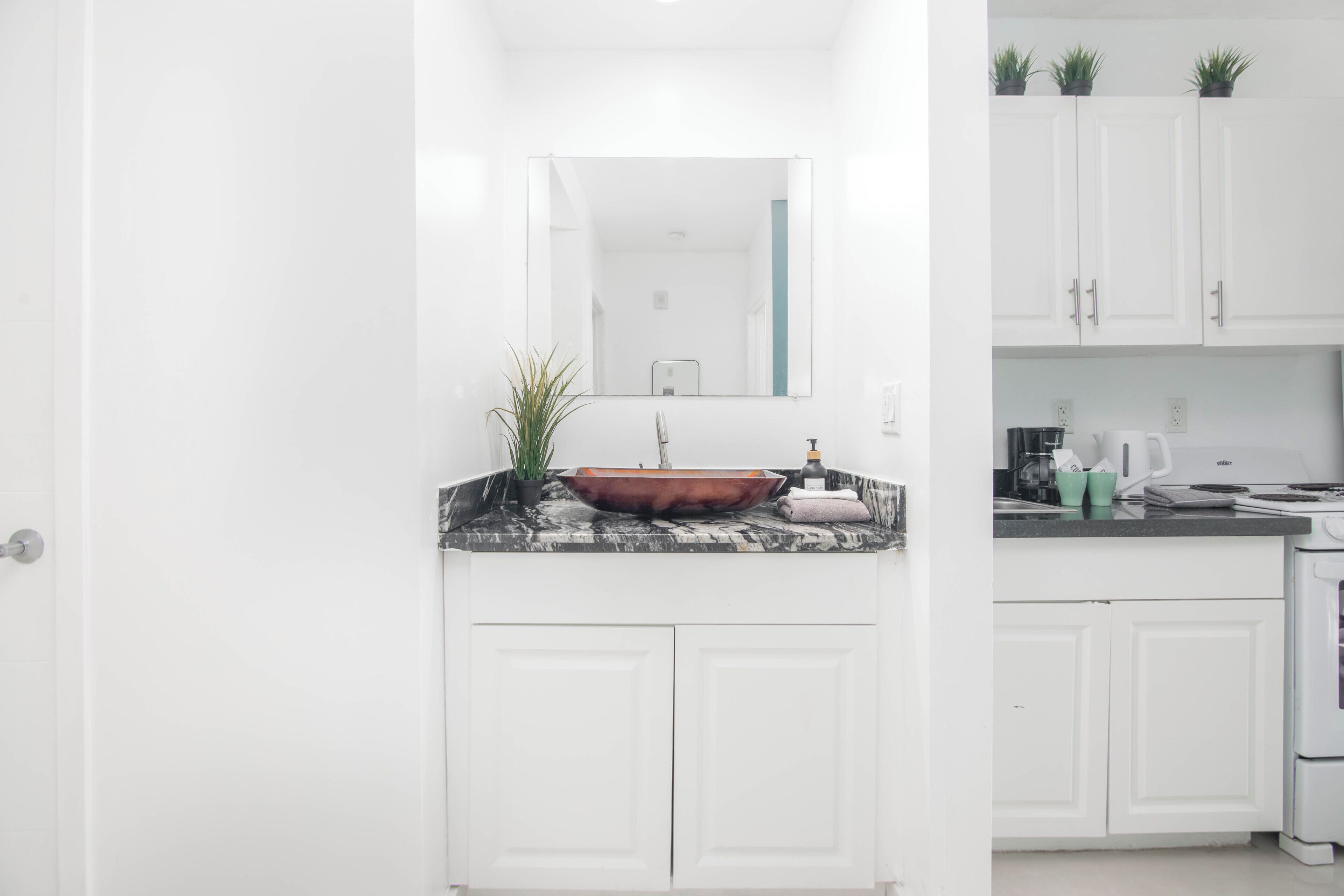 Departamento clásico | Baño | Regadera, regadera tipo lluvia, secadora de cabello, toallas 