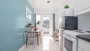 ์ํผ๋ฆฌ์ด ์ํํธ | ์ ์ฉ ์ฃผ๋ฐฉ | ๋์ฉ๋ ๋์ฅ๊ณ , ์ ์๋ ์ธ์ง, ์ค๋ธ, ํ ์คํฐ