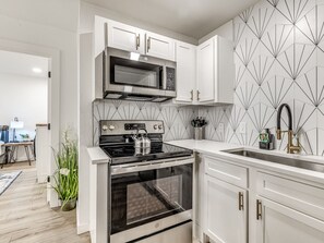 Refrigerador, microondas, parrilla de estufa y lavavajillas 