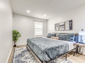 1 habitación, tabla de planchar con plancha, cuna de viaje y wifi 