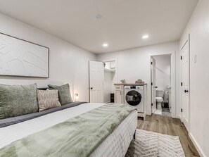 1 soverom, strykejern/-brett, reiseseng for barn og wi-fi