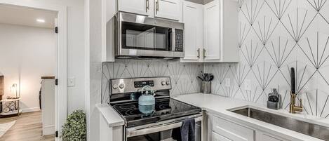 冰箱、微波炉、炉灶、洗碗机