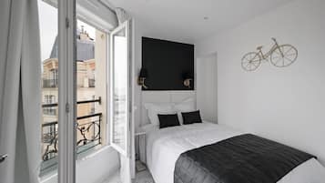 1 chambre, bureau, fer et planche Ă repasser, lit parapluie