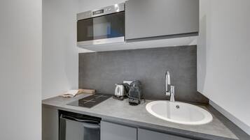 Fridge, microwave, stovetop, coffee/tea maker