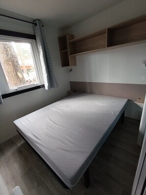 3 Schlafzimmer, Reisekinderbett