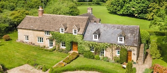 Stunning 5 bed Cotswold House Surrounded by Countryside Yet Close to Amenities